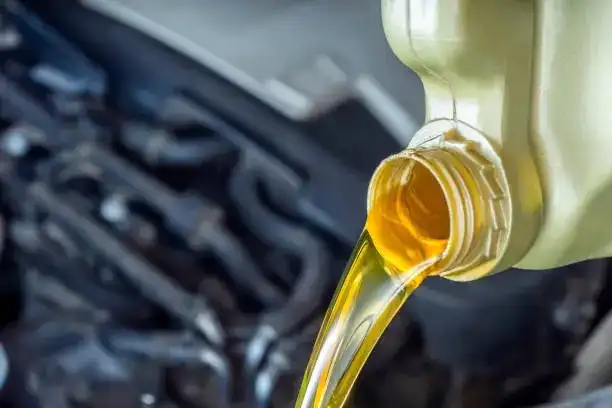 Toyota 10w30 semi-synthetic oil, how much does it walk? 