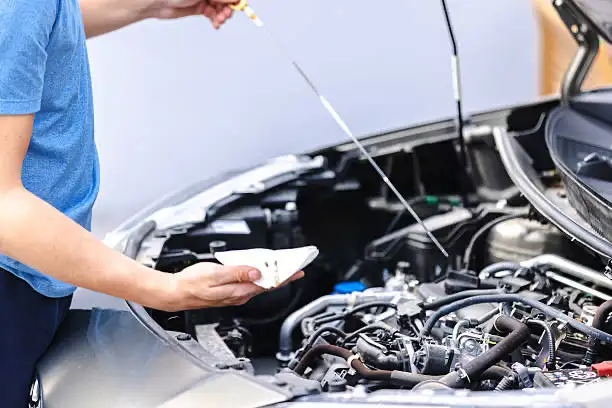 How many liters of Toyota Hilux gasoline 2025 engine oil