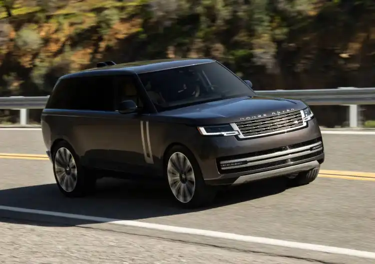 A battle Between Giants : Between Range Rover Long-Wheelbase and BYD Yangwang U8L, What Do You Choose?