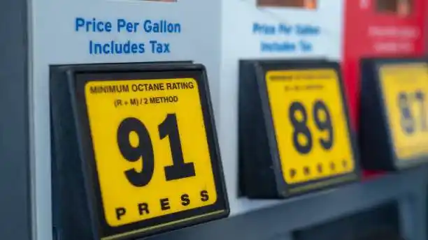 تويوتا كامري 2025:دليل استهلاك الوقود الذكي للسائقين الذكيين