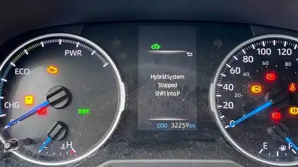 تويوتا كامري هايبرد 2025:اكتشف أسرار استهلاك الوقود المذهلة