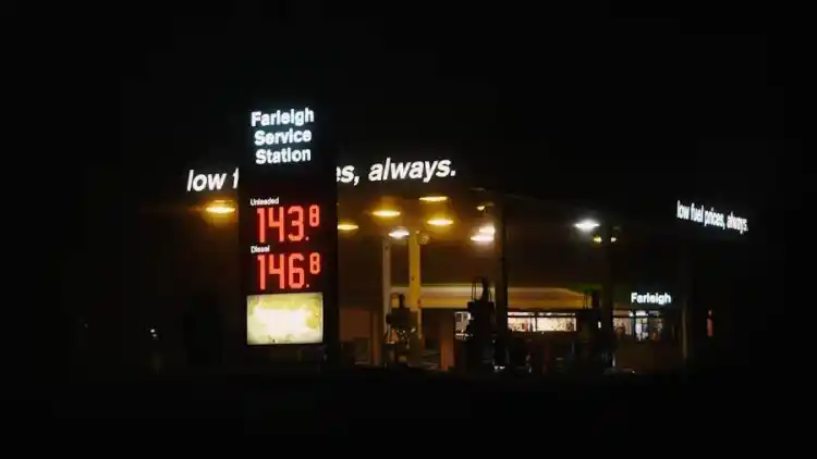 Toyota Camry Mileage per Litre in UAE:2025 Fuel Efficiency Guide