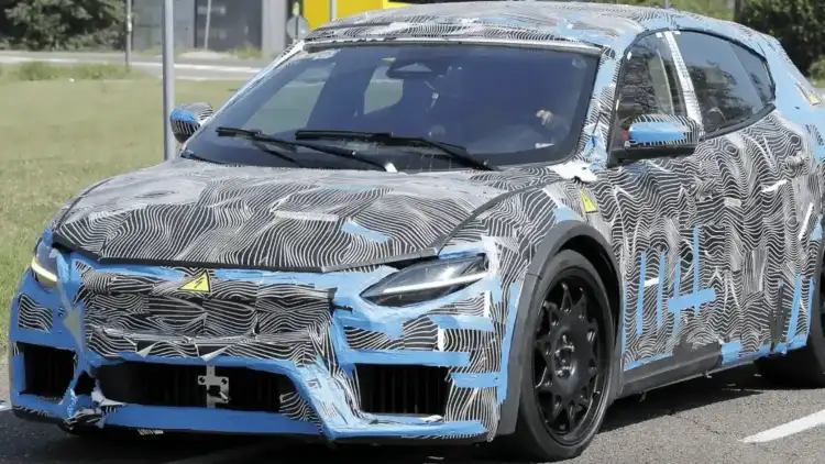 فيراري تطور نظام تبديلات تروس افتراضية لسيارتها الكهربائية