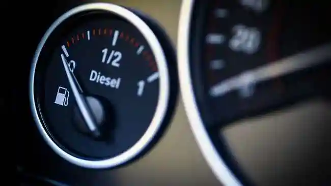 استهلاك وقود تويوتا هيلوكس:دليل 2025 الشامل للاقتصاد في التشغيل