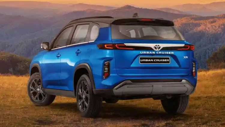 تويوتا كورولا كروس vs أوربان كروزر 2025:دليل المقارنة الذكي