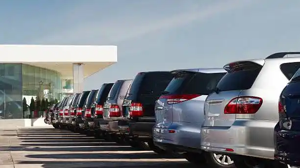 كم سعر لاند كروزر 2023؟ دليل شامل لأسعار 2025 وأهم المميزات