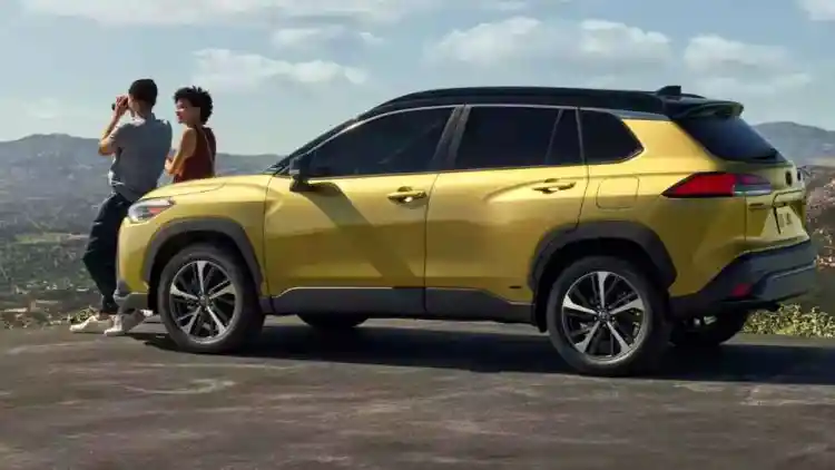 Toyota Corolla Cross Hybrid Fuel Consumption (km/L) in 2025