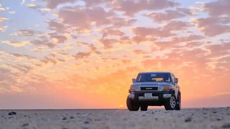 لاند كروزر 2024 كم سعرها؟ دليل شامل للشراء في 2025