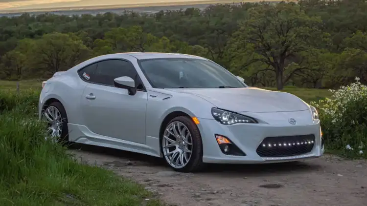 What is the price of the Toyota Crown ?  guide to buying 