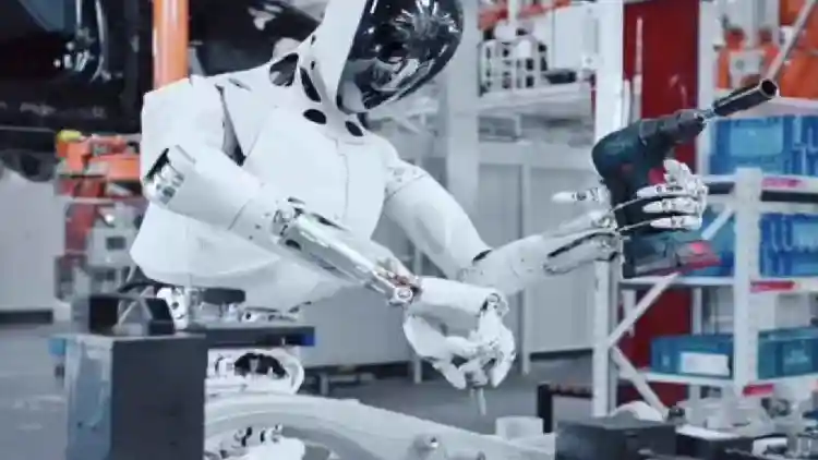 "آيرون" من إكسبينغ: روبوت بشري ذكي يعيد تعريف مستقبل صناعة السيارات