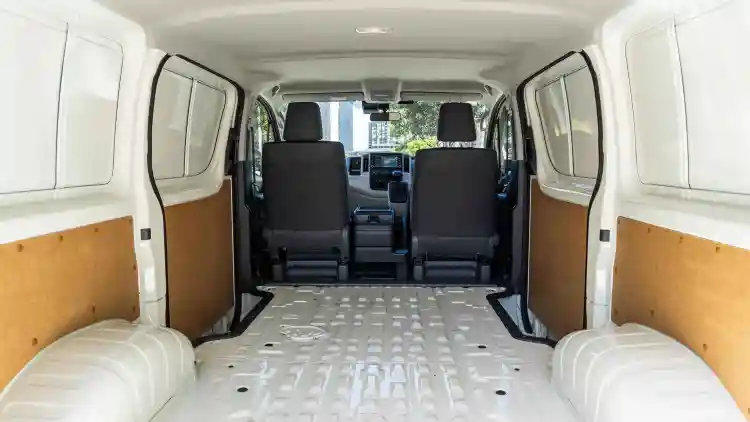 أبعاد تويوتا هايس فان 2025:دليل شامل لاختيار المركبة المثالية