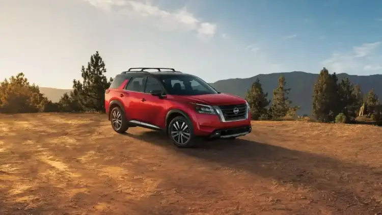 نظرة شاملة على نيسان باثفايندر 2025 الفئات والأسعار والمميزات والعيوب