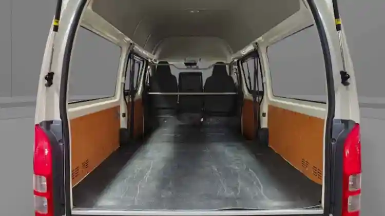 الأبعاد الداخلية لتويوتا هايس 2025