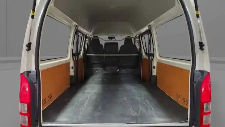 الأبعاد الداخلية لتويوتا هايس 2025