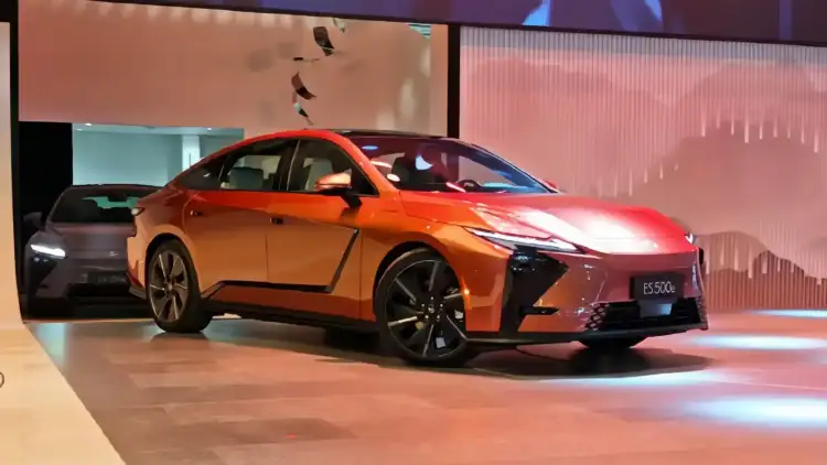 اسبوع السيارات في الخليج كشف لكزس ES 2026 ومرسيدس تقدم شاشة 65 بوصة