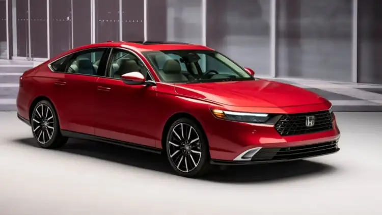 Honda Accord vs Toyota Camry 2025