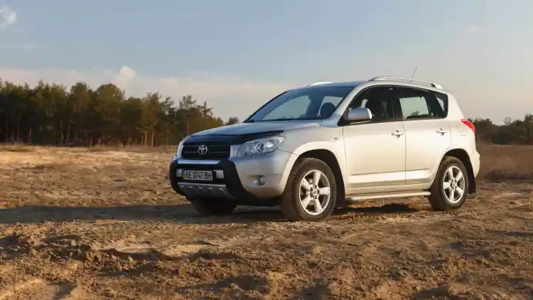 ناقل حركة تويوتا RAV4 2025:دليل شامل للصيانة والتحسين