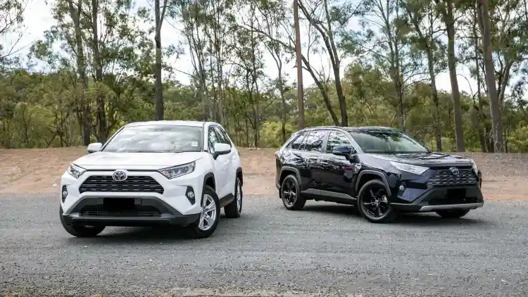 RAV4 Hybrid vs RAV4 2025:7 Key Comparisons