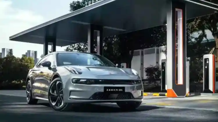 قوانين المركبات الكهربائية في الإمارات: ما يجب على السائقين معرفته في 2025