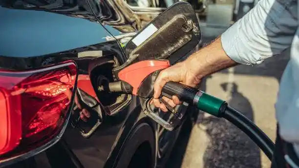 نيسان ميكرا استهلاك الوقود لكل لتر في الإمارات:دليل للسائقين الذكيين