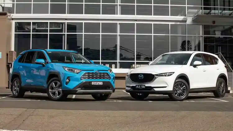 مازدا CX-5 مقابل تويوتا RAV4:مقارنة شاملة لعام 2025