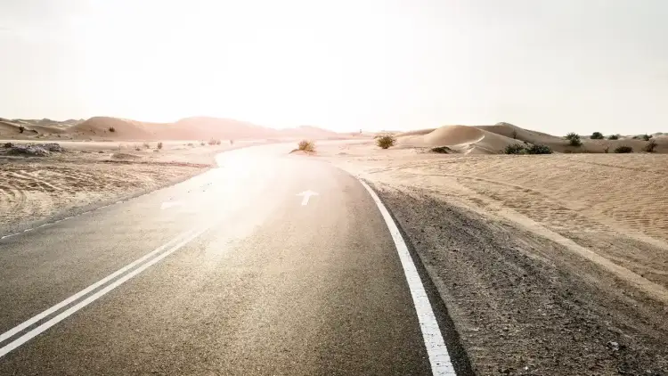 هل تستطيع السيارات الكهربائية مواجهة حرارة الأربعين في السعودية؟