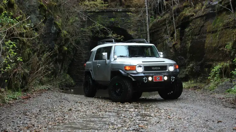 تويوتا سيكويا مقابل لاند كروزر: دليل شامل لعام 2025