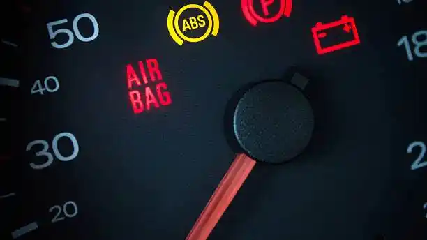 رموز لوحة قيادة نيسان كيكس ومعانيها 2025:الدليل الشامل للسائقين