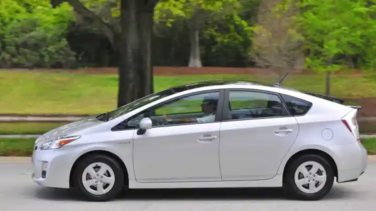 2025 Toyota Prius Mileage Per Liter:Fuel Efficiency Guide