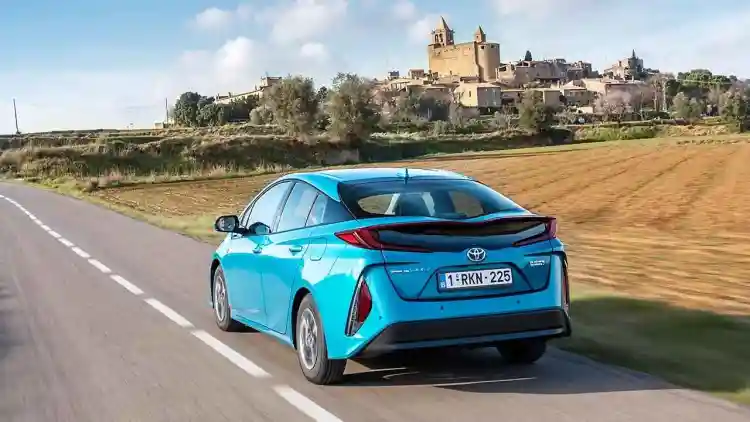 Maximize Your 2025 Toyota Prius Mileage