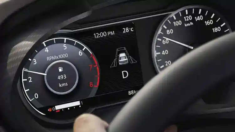 سعة خزان الوقود في نيسان سني 2025