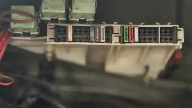 موقع صندوق فيوزات نيسان كيكس 2025:دليل شامل للوصول الآمن