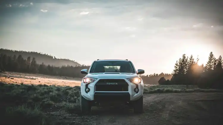 سعة خزان وقود نيسان ألتيما: دليل 2025