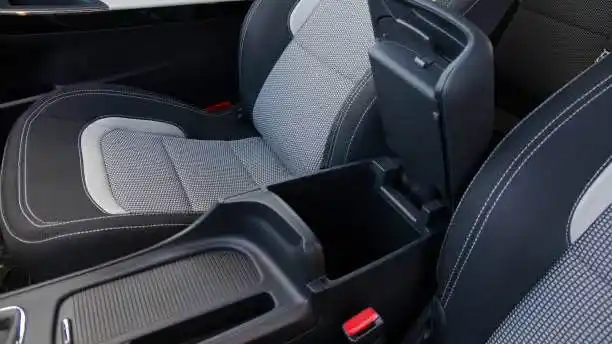 كم شخص يمكن أن يجلس في إنوفا كريستا؟ دليل لمقاعد السيارة العائلية