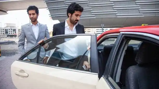 How to Book Innova Taxi in Dubai:2025's Smartest Travel Solutions