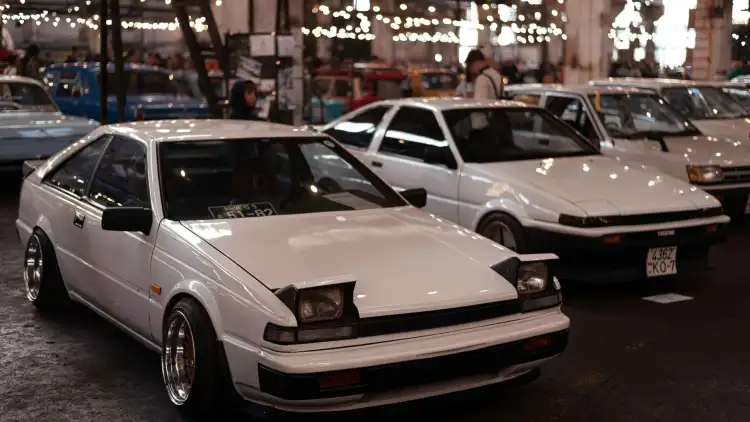 نيسان من أي بلد؟ دليل 2025 الشامل لمالكي السيارات الذكية