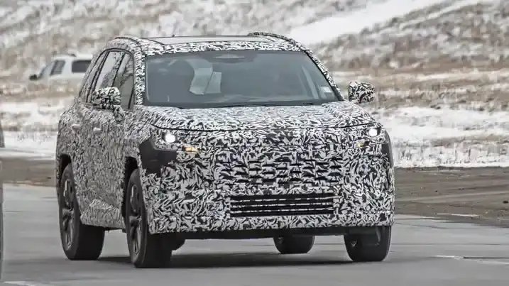 تويوتا RAV4 الجديدة كليًا تقترب من الظهور أسرع مما تتوقع