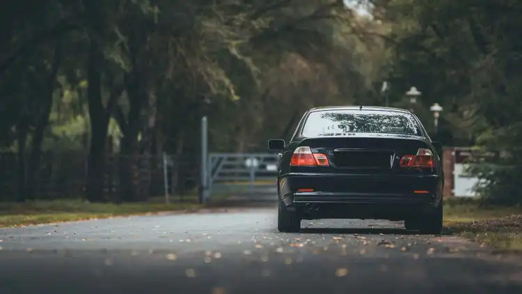 ماكسيما SR ضد SV 2025:دليل اختيار السيارات الذكي