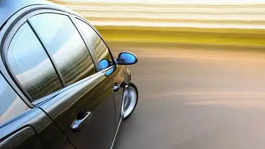 حصان تيسلا موديل 3 لونج رينج 2025:دليل القوة الذكية للقيادة اليومية