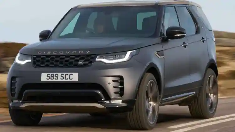 لاند روفر ديسكفري 2025: تحديثات أنيقة وإصدارات خاصة جديدة تعزز حضور الأسطورة البريطانية