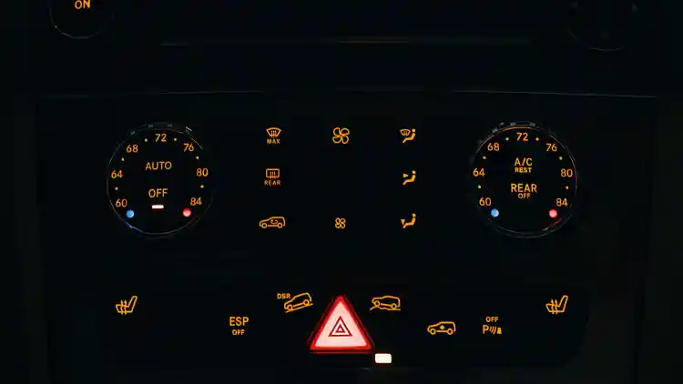 أنوار تحذير هوندا أكورد 2025:الدليل الشامل لفهمها والتعامل معها