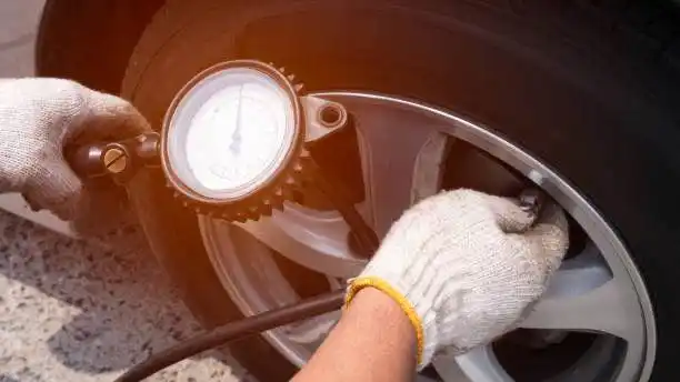 ضغط إطارات تويوتا يارس 2025:دليل عملي للحفاظ على سلامة سيارتك