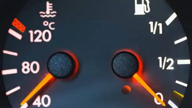 أضواء تحذير تويوتا كورولا 2025:دليل التعامل السريع مع الإنذارات