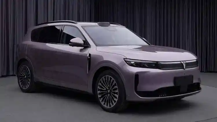 Strong Start for April 2025 Cars: Electric, Hybrid, and Contemporary Designs