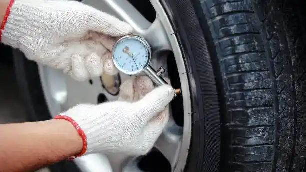 ضغط إطارات تويوتا فورتشنر 2025:دليل عملي للحفاظ على سلامة سيارتك
