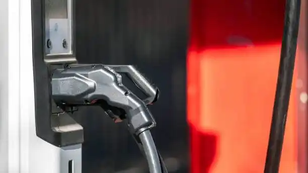 سعة خزان الوقود في تويوتا كامري 2011 باللتر:دليل شامل لعام 2025