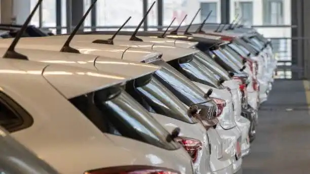 باجيرو مقابل فورتشنر 2025:دليل شراء السيارات SUV الذكي