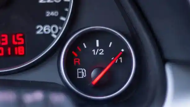 سعة خزان الوقود في تويوتا فورتيونر بنزين 2025:كل ما تحتاج معرفته