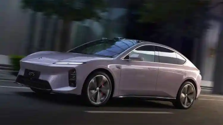 NIO تطلق نسختين محدثتين من ET5 وET5T لعام 2025: قفزة في التقنية والراحة دون زيادة في الأسعار