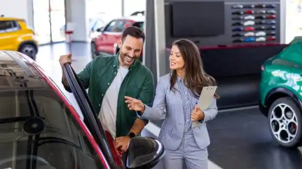 2025 دليل المشتري:كيا سيراتو عام 2020 مقابل هيونداي إلنترا عام 2020 مقارنة